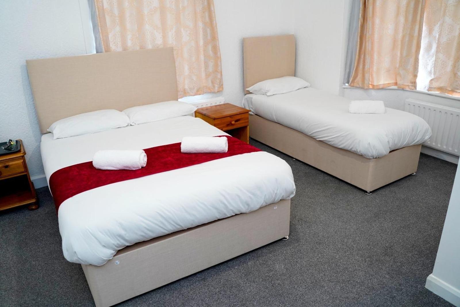 Gatwick Birchwood Lodge With Holiday Parking Horley Kültér fotó