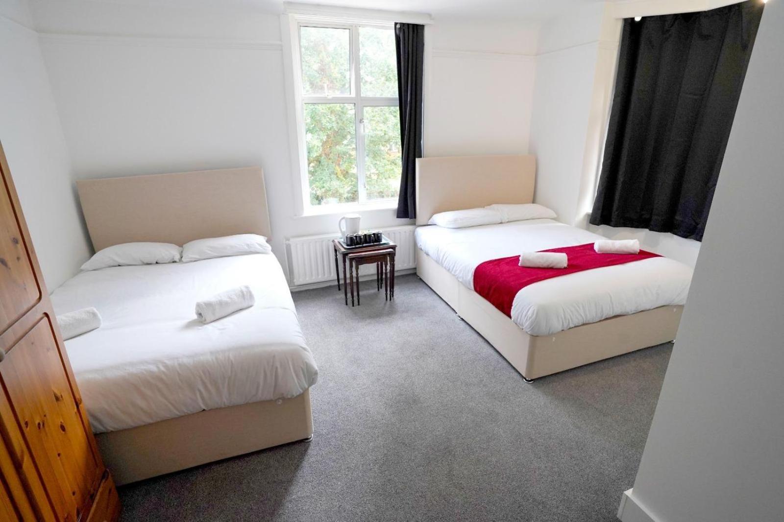 Gatwick Birchwood Lodge With Holiday Parking Horley Kültér fotó